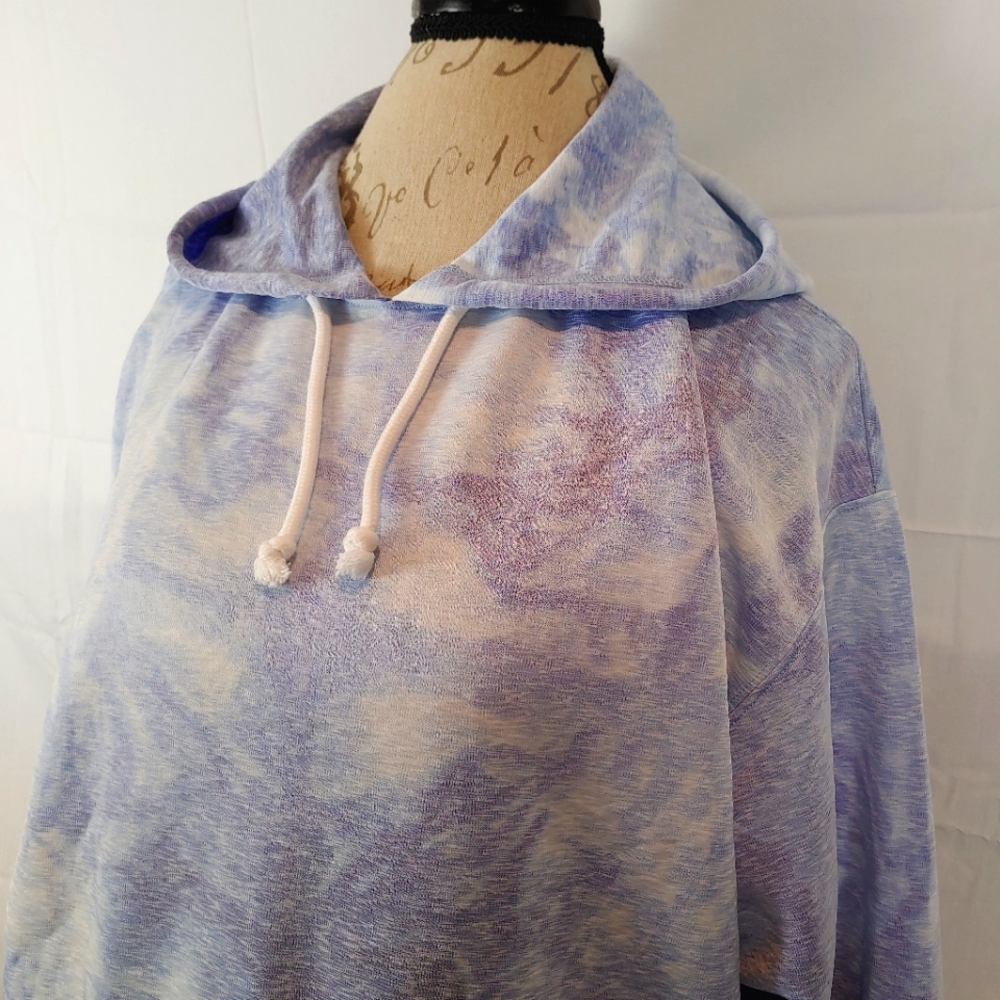 Nike Women's Dri-FIT Icon Clash Blue Tie Dye Oversized Light Hoodie Size Medium